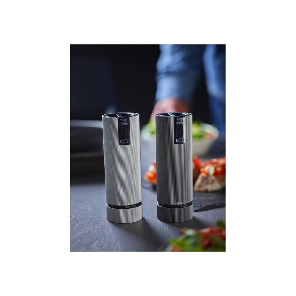 Coffret cadeau Line Electric – Duo de moulins à poivre et à sel électriques rechargeables, u’Select, carbone et aluminium, 15 cm Coffret cadeau Line Electric – Duo de moulins à poivre et à sel électriques rechargeables, u’Select, carbone et aluminium, 15 cm