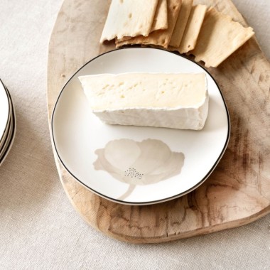 Petite assiette avec une fleur (13cm) - Bastion Collection